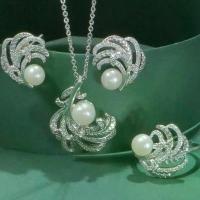 ราคา ชุดไข่มุกธรรมชาติ ขายดี MIKIMOTO สไตล์เดียวกัน ชุดขนนก แหวน จี้เล็บหู ชุดสามชิ้น รุ่นที่มีความแม่นยำ (1732005997335317034)