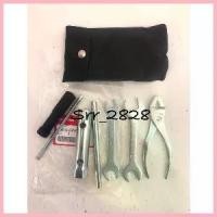 ราคา สปอตสินค้า ชุดเครื่องมือ ดรีม เวฟ เวฟ110ไอ แท้ ชุดเครื่องมือแท้ GN5 DREAM WAVE WAVE110I WAVE125I แท้ (1733345548522849908)