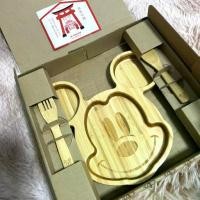 ราคา ญี่ปุ่นมือสอง FunFam X Disney Mickey Mouse จานไม้แท้ ช้อน ส้อม made in japan สำหรับเด็ก (1734235836248655528)