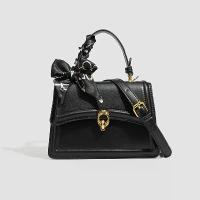 ราคา กระเป๋าผู้หญิงฤดูร้อน สไตล์เกาหลี เนื้อผ้าเฉพาะตัว คุณค่าสูง กระเป๋าถือ ผ้าพันคอ กระเป๋าสี่เหลี่ยมเล็ก สะพายไหล่ข้างเดียว กระเป๋าเคลลี่สำหรับผู้หญิง กระเป๋า สตางค์ บาร์บี้ กระเป๋า สตางค์ บาร์บี้ (1733