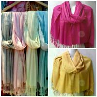 ราคา [พร้อมส่ง] S5 - ผ้าพันคอ เปลือกไหม, ผ้าไหมสีพื้น ,ผ้าพันคอสีพื้น,ผ้าคลุมไหล่ ฮีญาบ (1733496992504841224)