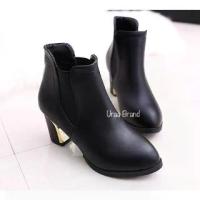 ราคา [COD] (พร้อมส่ง) รองเท้าบูท บูท บูทสั้น รองเท้าบูทแบบสั้น ส้นขอบทอง (1733828614585943326)