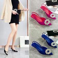 ราคา รองเท้าส้นสูงสไตล์สติลเล็ตต์หัวแหลมแบบฝรั่งเศสสำหรับผู้หญิง พร้อมสายรัดหลังและตัวล็อก รองเท้าส้นสูงสีดำประดับไข่มุก รองเท้าส้นสูง 2 นิ้ว (1733446191626093573)