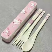 ราคา ชุดตะเกียบ ช้อน ส้อม นักเรียน Hello Kitty Sanrio น่ารัก เครื่องใช้บนโต๊ะอาหารแบบพกพา ชุดสามชุด มาพร้อมกล่องช้อนส้อม (1731443857209852940)