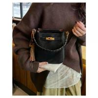 ราคา กระเป๋าแฟชั่นยอดนิยมสไตล์เรโทร กระเป๋าสะพายข้างอเนกประสงค์ กระเป๋าถือทรงถังระดับไฮเอนด์ stand oil merge a day bag กระเป๋า ราคา ถูก ต้าร์ ผู้ชาย รับ หิ้ว กระเป๋า ทรง หมอน กระเป๋า ยอดฮิต (17333875990483