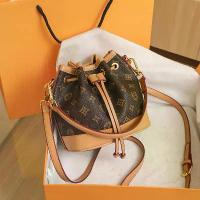 ราคา กระเป๋าถังหูรูดหลุยส์ กระเป๋าสะพายข้างยอดนิยม กระเป๋าสะพายไหล่เดี่ยว กระเป๋าขนาดเล็ก กระเป๋า ทรง หมอน (1733857948079589187)