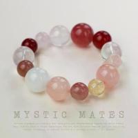 ราคา 【MYSTIC MATES】ดีไซน์ต้นฉบับ | สร้อยข้อมือทำมือ | หินควอตซ์สตรอว์เบอร์รี, หินควอตซ์กุหลาบ, หินควอตซ์ฟองขาว, หินควอตซ์ใส ขนาด 17 มม. เครื่องประดับ; ดีไซน์พร้อมให้เป็นของขวัญ พร้อมค (1734283928128750992)