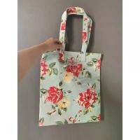 ราคา ❗️Sale❗️กระเป๋าสะพายสุดคลาสสิกจากแบรนด์ Cath Kidston รุ่น Book bag floral aqua ของแท้ uk ของใหม่มือ 1 (1734035313784096217)