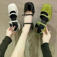 ราคา รองเท้าส้นเตารีดสำหรับผู้หญิง ปี 2025 ดีไซน์เรียบหรู สีดำและสีขาว พร้อมสายรัดยาง รุ่น Jane’s Book Lali (1734074227146917700)