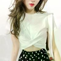 ราคา Top Plant, short sleeve style, sexy. Woman in a white short sleeve t-shirt. It's a casual basic shirt for female students. (1734299920224585280)