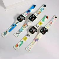 ราคา [พร้อมส่ง] SERAINA คิตตี้อิเล็กทรอนิกส์ Jam Tangan LED การ์ตูนปิกาจูนาฬิกาที่พิมพ์นาฬิกาข้อมือส่วนตัววงดนตรีเด็กนักเรียนนาฬิกาหน้าปัดทรงสี่เหลี่ยม (1734345613482166247)