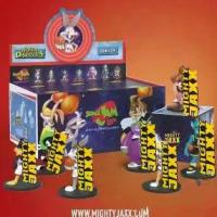 ราคา 2026 Mighty Jaxx Space Jam Bugs Bunny ของเล่นแบบกล่องสุ่มโครงครึ่งตัว (1734156676717446518)
