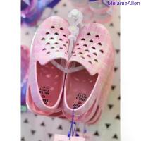 ราคา รองเท้า Jelly Bunny Hello Kitty สีชมพู มือ1 พร้อมส่ง มีไซส์ ของแท้100% สินค้าดี (1733171310266910467)