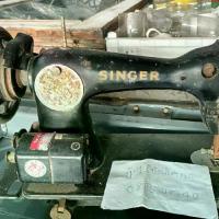 ราคา หัวจักรเย็บผ้าโบราณ Singer หัวดำ ซึ่งเป็นจักรเย็บผ้าแบบมือหมุนที่ผลิตในอังกฤษ หมายเลขประจำเครื่องคือ 15BG1680 ตีเป็นงานสภาพโชว์ ยังหมุนได้เข็มขึ้นลง ใช้งานไม่ได้ใช้งานได้หรือไม่ (1734076995573810686)