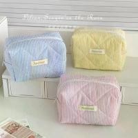 ราคา Rain in the Rain Candy Striped Tofu Bag High-Value Simple Plaid Makeup Bag Portable Large Capacity Storage Bag (1733580968291305206)