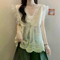 ราคา เสื้อเบลาส์ Babydoll แขนกุด สำหรับผู้หญิง ฤดูร้อน 2025 มาใหม่ สไตล์ฝรั่งเศส คอวี แต่งลูกไม้ แขนระบายเล็ก เสื้อกล้าม เสื้อกั๊ก (1732802649281496475)