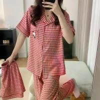 ราคา ชุดนอนฤดูร้อน สำหรับผู้หญิง แขนสั้น กางเกงขาสั้น ชุดนอน ลายแมวคิตตี้และเมฆ ทำจากผ้าฝ้าย ดีไซน์ลายสก๊อต เรียบง่ายและลำลอง เหมาะสำหรับใส่อยู่บ้าน (1732215193592956183)