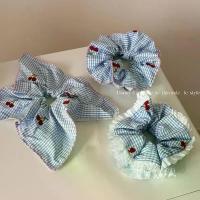 ราคา ผ้าเช็ดหน้าสี่เหลี่ยมปักลายเชอร์รี่สีเขียวขอบสีชมพู, ยางรัดผม, มัดผมเป็นเกล้า, ผมหางม้าต่ำ, ยางรัดผม (1733639921923360390)