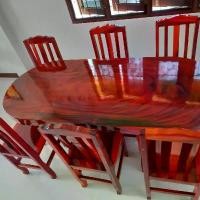 ราคา โต๊ะทานข้าวไม้แผ่นเดียว ชุดอี้ 6ตัว โทรสอบถามก่อนนะครับ เนื่องจาก สินค้า ชิ้นใหญ่ครับ 0930043376 (1733268790025619115)