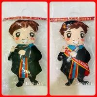 ราคา [COD] [tiktok]ขาว หล่อสุดๆ‼️ส่งด่วนได้ของขวัญรับปริญญา ของที่ระลึก ตุ๊กตารับปริญญาตัวใหญ่ ตุ๊กตาผู้ชายชุดครุย ปัจฉิม Congratulations (1734078010666419646)