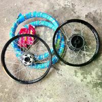 ราคา เวฟ110i ชุดล้อ ล้อโล หน้าดิสหลังดั้ม ดุมดำเจาะ 1.40/1.40x17 เวฟ110i 2009-2020 โลดำ + ยางนอก 50/90x17 + ยางใน 2.00x1 จาน สวิตช์ แท้ (1734289011362531060)