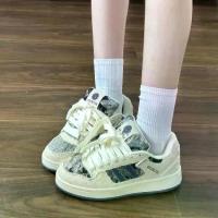 ราคา รองเท้าแพลตฟอร์มสไตล์ฮ่องกงสำหรับผู้หญิง, สไตล์วินเทจ, Ins เทรนด์, รองเท้าผ้าใบลำลองอเนกประสงค์, รองเท้าผ้าใบนักเรียน, ฤดูใบไม้ผลิ Ins ใหม่, 2025 (1732759176688469580)