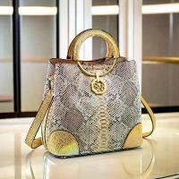 ราคา กระเป๋าถัง ลายหนังงู กระเป๋าสะพายข้างผู้หญิง กระเป๋าสะพายข้าง ความจุมาก ใหม่ แฟชั่น กระเป๋าสะพายข้าง หนังแท้ สำหรับผู้หญิง (1731598191815853978)