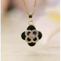 ราคา สร้อยคอ "ใบโคลเวอร์ สีนิล" เสริมเสน่ห์ เมตตามหานิยม (1732918614677226573)