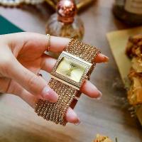 ราคา นาฬิกาแฟชั่นสตรี ดีไซน์ยอดนิยม ทรงสี่เหลี่ยม ประดับพลอยเทียม สร้อยข้อมือ (1730722687414733112)