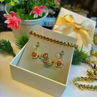 ราคา เซ็ตพลอยทับทิม3ชิ้น ลายดอกไม้วัสดุคุณภาพเกรดพรีเมี่ยมต่างหู+แหวนฟรีไซร้+สร้อยข้อมือ (1733873721330468509)