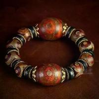 ราคา สร้อยข้อมือลูกปัด Dzi สามตาทิเบต สำหรับผู้ชายและผู้หญิง สร้อยข้อมือ Chalcedony หินหยก ธรรมชาติและของแท้ (1734372474074858885)