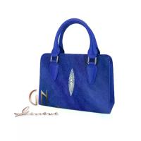 ราคา GN Geneve Stingray Handbag - Cross body / กระเป๋าถือ/สะพาย หนังปลากระเบนแท้ (1731366014331750399)