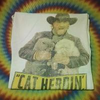 ราคา เสื้อยืดมือสอง Vintage Usa คนอุ้มแมว คนเลี้ยงแมว CAT HERDIN งานเก่า Size L.อก22/ยาว30 จัดส่งที่รวดเร็ว (1733247047306413543)