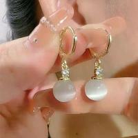 ราคา ต่างหูมุก สดและหวาน เรียบง่าย ระดับไฮเอนด์ และสง่างาม ต่างหูหินตาแมวเฉพาะ เครื่องประดับหูแฟชั่นที่เรียบง่าย เครื่อง เจาะหู กรอบ ลูกอม (1731384460484511611)