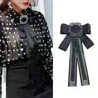 ราคา เข็มกลัดแฟชั่นเกาหลี รูปโบว์ เข็มกลัดทำมือ ผ้าสีดำ โบว์คริสตัล เนคไทสำหรับผู้หญิง เสื้อเชิ้ต ปลอกคอ ชุดนักเรียน อุปกรณ์เสริม (1733518412885493353)