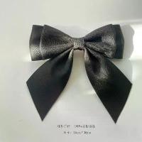 ราคา เครื่องประดับ ผูกโบว์ ลอยน้ำ ริบบิ้นผ้าซาตินสีดำ พินโบว์ ปลอกคอ ดอกไม้ เข็มกลัดอเนกประสงค์ สไตล์เกาหลี เสื้อเชิ้ตชาแนล เข็มกลัด แฟชั่น (1731980152223925454)