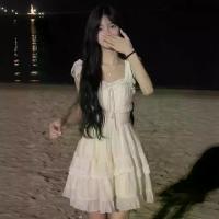 ราคา ชุดเดรสคอเหลี่ยม แขนกระพือปีกเล็ก ฤดูร้อน มาใหม่ สไตล์ฝรั่งเศสหวานและน่ารักเซ็กซี่ สำหรับผู้หญิงไซส์เล็ก ดีไซน์กระชับสัดส่วนเอว เดรสสั้น เสื้อ แขน ตุ๊กตา กับ กางเกง ยีนส์ (1731784759672866627)