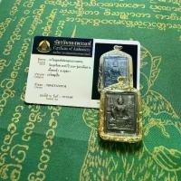 ราคา เครื่องประดับพระพุทธรูปไทยโบราณแท้ รุ่นพระสมเด็จ ปี 2549 ผลิตจากวัดต้นตำรับ วัดบวรรณวิเวก ประเทศไทย เครื่องประดับผงศักดิ์สิทธิ์ เสริมฮวงจุ้ย เป็นเครื่องนำโชคสำหรับความเจริญรุ่งเรืองและพรทางจิตวิญญาณ (