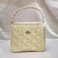 ราคา VIVIENNE VALENTINO กระเป๋าถือสีครีม บุลูกไม้ งานละเอียด กระเป๋ามือสอง (MADE IN KOREA) ขายดีประจำเดือนนี้ (1734261552142058615)