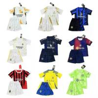ราคา ชุดฟุตบอลเด็ก ขายดี รวมเสื้อและกางเกง รวมสโมสรอาร์เซนอล, เชลซี, แมนเชสเตอร์ซิตี้, อาแจ็กซ์, ริยอต, เรอัลมาดริด และสโมสรอื่น ๆ เสื้อเจอร์ซีย์แมนเชสเตอร์ยูไนเต็ด 2025 2026 manchester united jersey (1732
