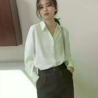 ราคา เสื้อเชิ้ตสีขาว คอวี คอปก สไตล์ฝรั่งเศส แขนยาว ผ้าซาติน สำหรับผู้หญิง เหมาะสำหรับฤดูใบไม้ผลิและฤดูใบไม้ร่วง ใหม่ในปี 2568 เสื้อใส่เดินทาง กระดุมมุก ชั้นใน วางซ้อนกันได้ ทำจากอะซิ (1733159246416021240)