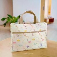 ราคา KEPT Cozy Urban กระเป๋าถือผ้าเคลือบกันน้ำรุ่นcozy urban (6ช่อง) ลายRolling Catsสยสีน้ำตาลbrown sugar สินค้าแนะนำ (1732944567497033373)