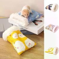 ราคา บ้านผ้าฝ้ายหนูแฮมสเตอร์ น่ารักน่ารักๆ รังผ้าฝ้ายหนูแฮมสเตอร์พกพา ไก่/นกฮูก รูปทรงกระเป๋า กระเป๋าใส่สัตว์เลี้ยง นุ่มนุ่มๆ อบอุ่นและอบอุ่น เตียงหนูแฮมสเตอร์อบอุ่น ฤดูหนาวในฤดูหนาว (1734123550445635156)
