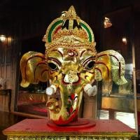 ราคา รับเช่า พระเครื่อง พระบูชา ทุกชนิดเศียรครู พระพิฆเณศวร พระพักตร์ปิดทอง (ขนาดครอบศีรษะได้)งานเรซิ่นเขียนสีปิดทอง พร้อมขาตั้งเศียรสีแดง (1733855423560844718)