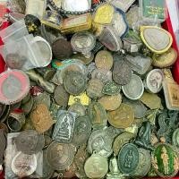 ราคา พระเครื่อง พระบ้าน ชุดเหมา จำนวน 5-20 ( เหรียญ + ผง +พระกล่อง ) (1734426264553424033)