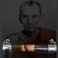 ราคา ส่งฟรี- จี้พระ พระเครื่อง ตะกรุดโทน ตะกรุดโทนหลวงพ่อกวย ชุตินธฺโร วัดโฆสิตาราม จ.ชัยนาท พุทธคุณ แคล้วคลาด ปกป้องคุ้มครองป้องกันภัย (ขนาด 1.7*7.5ซม.) (1733577665135019140)