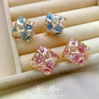 ราคา ต่างหูเงินชุบทองประดับเพชรซิรคอนรูปสี่เหลี่ยมขนมเปียกปูน ต่างหูแบบมีรอยย่นหรูหราเบา ต่างหูแบบติดหูระดับสูง ต่างหูที่มีเอกลักษณ์ สร้อยคอ y2k สร้อย คู่ สร้อย4bangของแท้ เหล็กไหล ขอ (1734093354371221164)