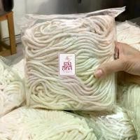 ราคา เส้นข้าวเปียก 1 กิโล ️ทำจากแป้งข้าวเจ้าคุณภาพดี ไม่เหม็นกลิ่นแป้ง อร่อยมากกก [เส้นก๋วยจั๊บญวน เส้นก๋วยจั๊บอุบล] เยลลี่ กาละแม น ม ค ล ี (1732826555260503992)