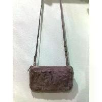 ราคา Uniqlo กระเป๋าสะพายข้าง มือสอง (1733065191117391309)