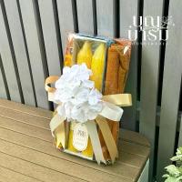 ราคา สังฆทาน เทียนคู่ เข้าพรรษา (ผ้าอาบน้ำฝน, เทียนคู่, ธูป, ผ้าเช็ดหน้าพระ) (1730293834988948379)